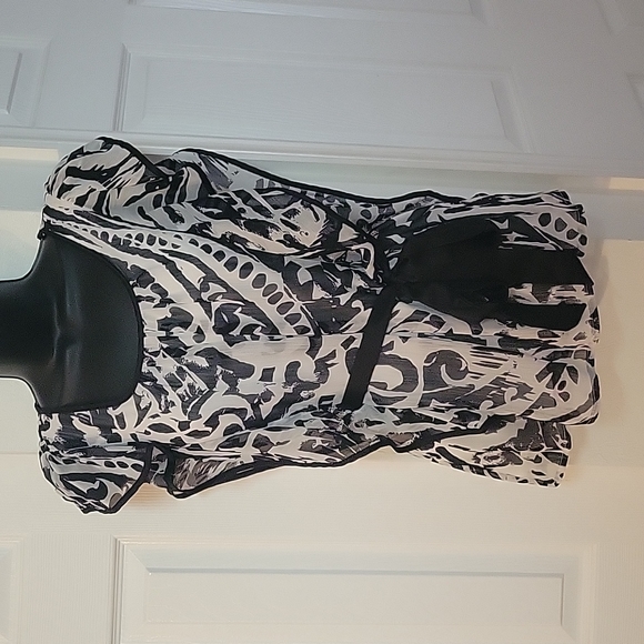 BCX Silky flutter sleeve top - WORN ONCE - Picture 2 of 4